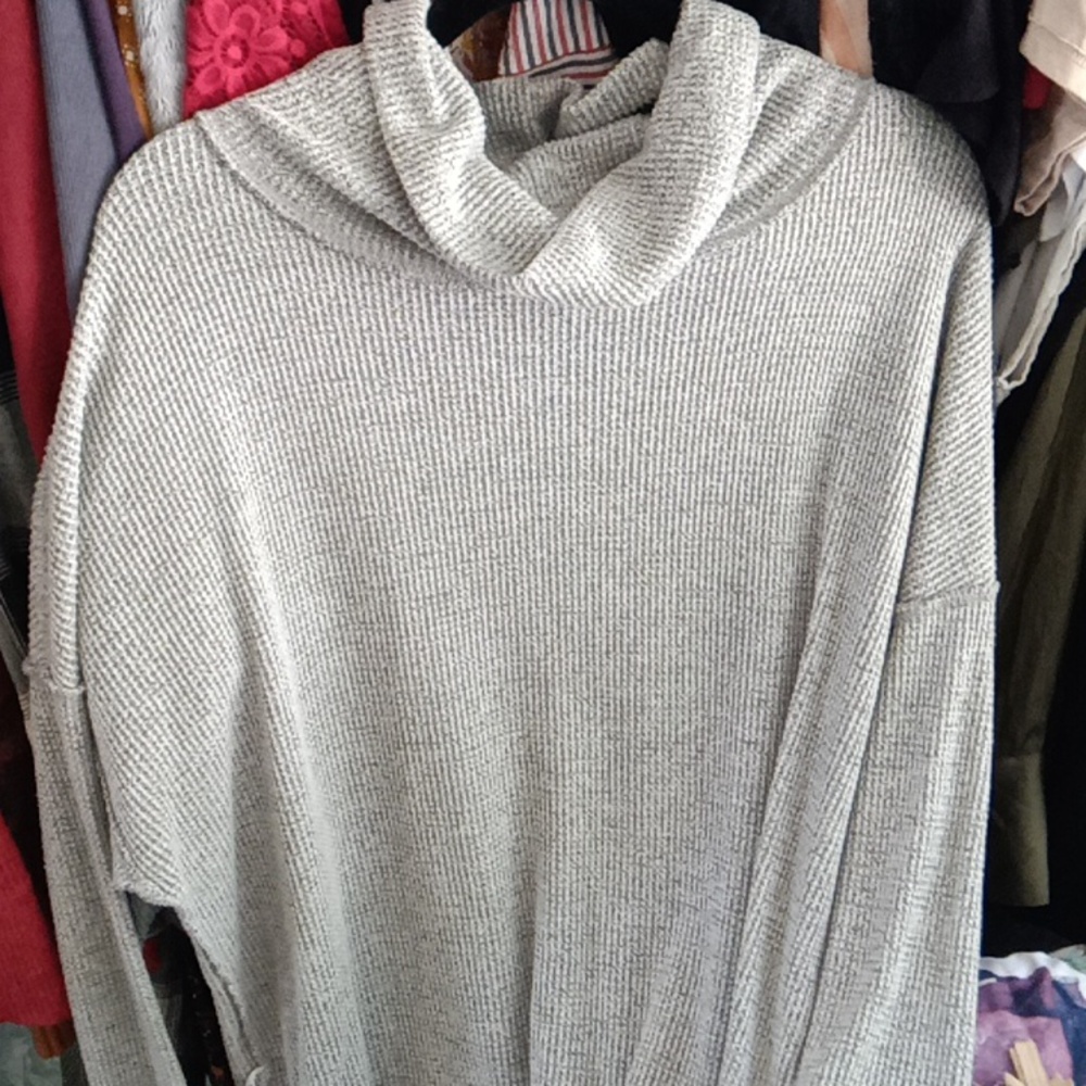 Gray turtlenecks lightweight sweater